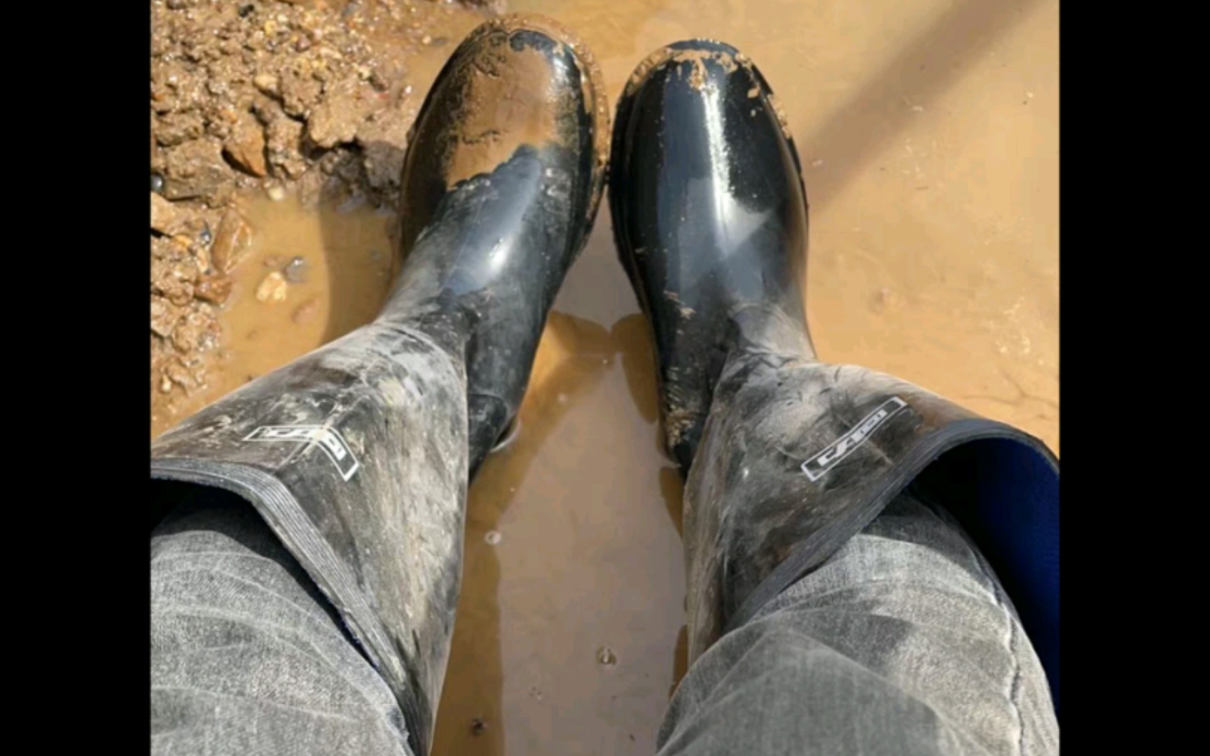 酷炫雨靴,行走天下,与风雨同行,同泥泞为伍,出淤泥而不染