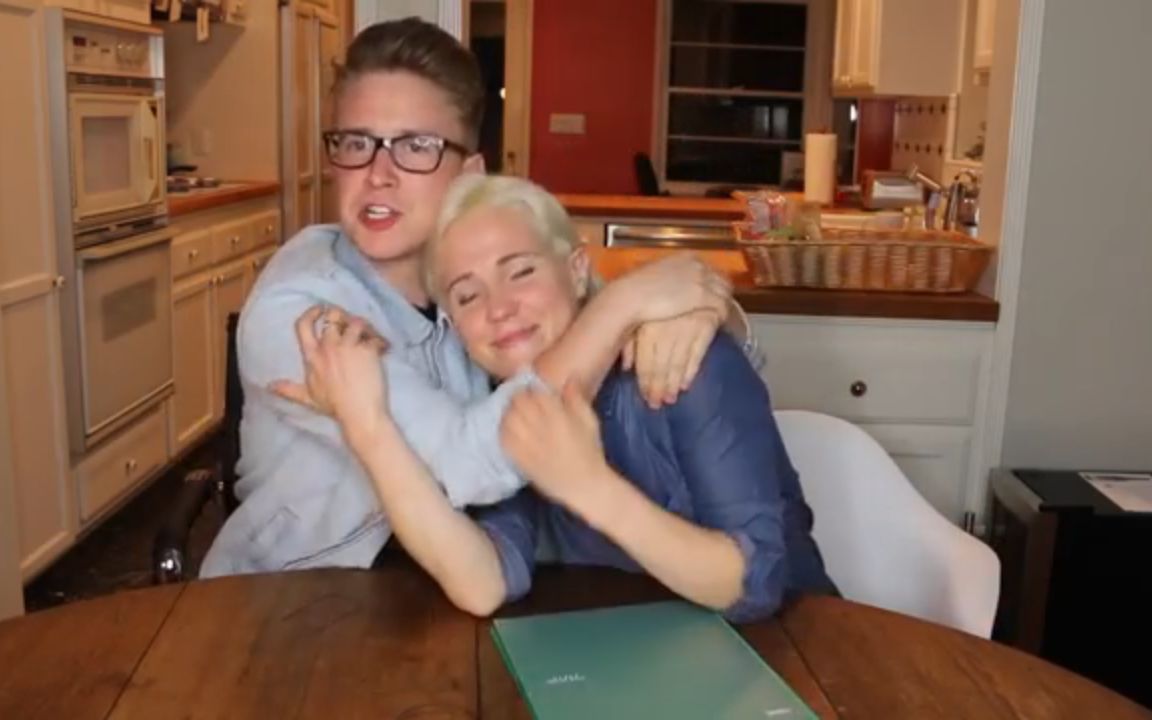 Gay Guy Learns About Vaginas (ft. Hannah Hart)  TYLER O哔哩哔哩bilibili