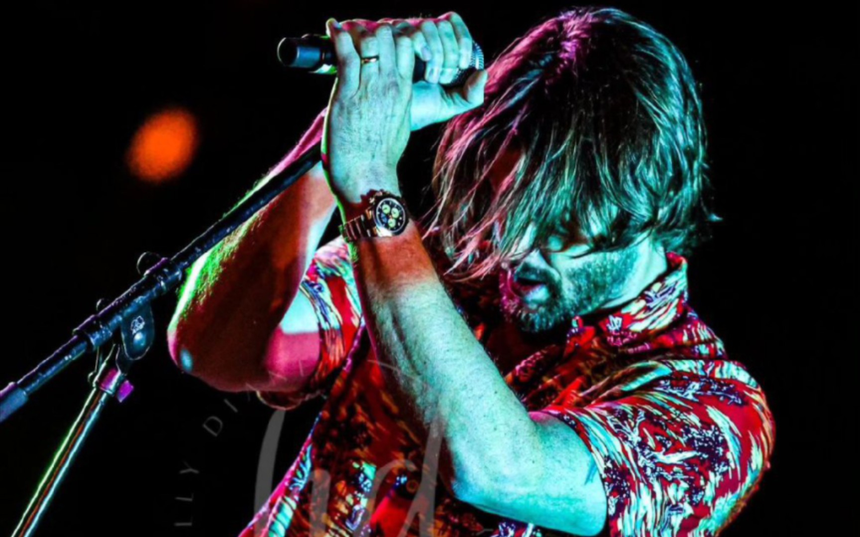 [jensen ackles]珍:在演新角色前不剪头发99