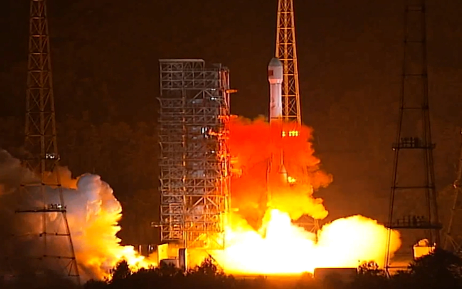 年10月25日23时33分,我国在西昌卫星发射中心用长征三号丙运载火箭