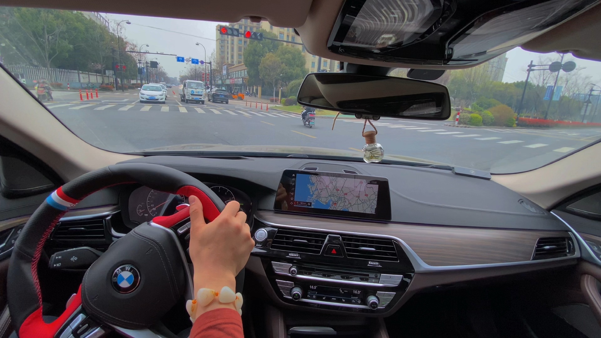 宝马方向盘套 #宝马530尊享豪华 #宝马驾驶视角