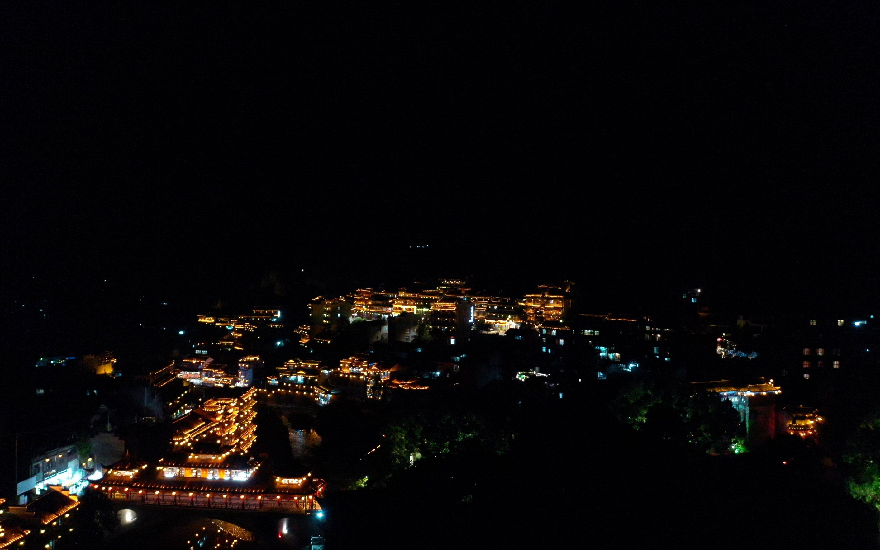 俩夫妻自驾湖南130无人机航拍夜晚的芙蓉镇看到怎样的夜景