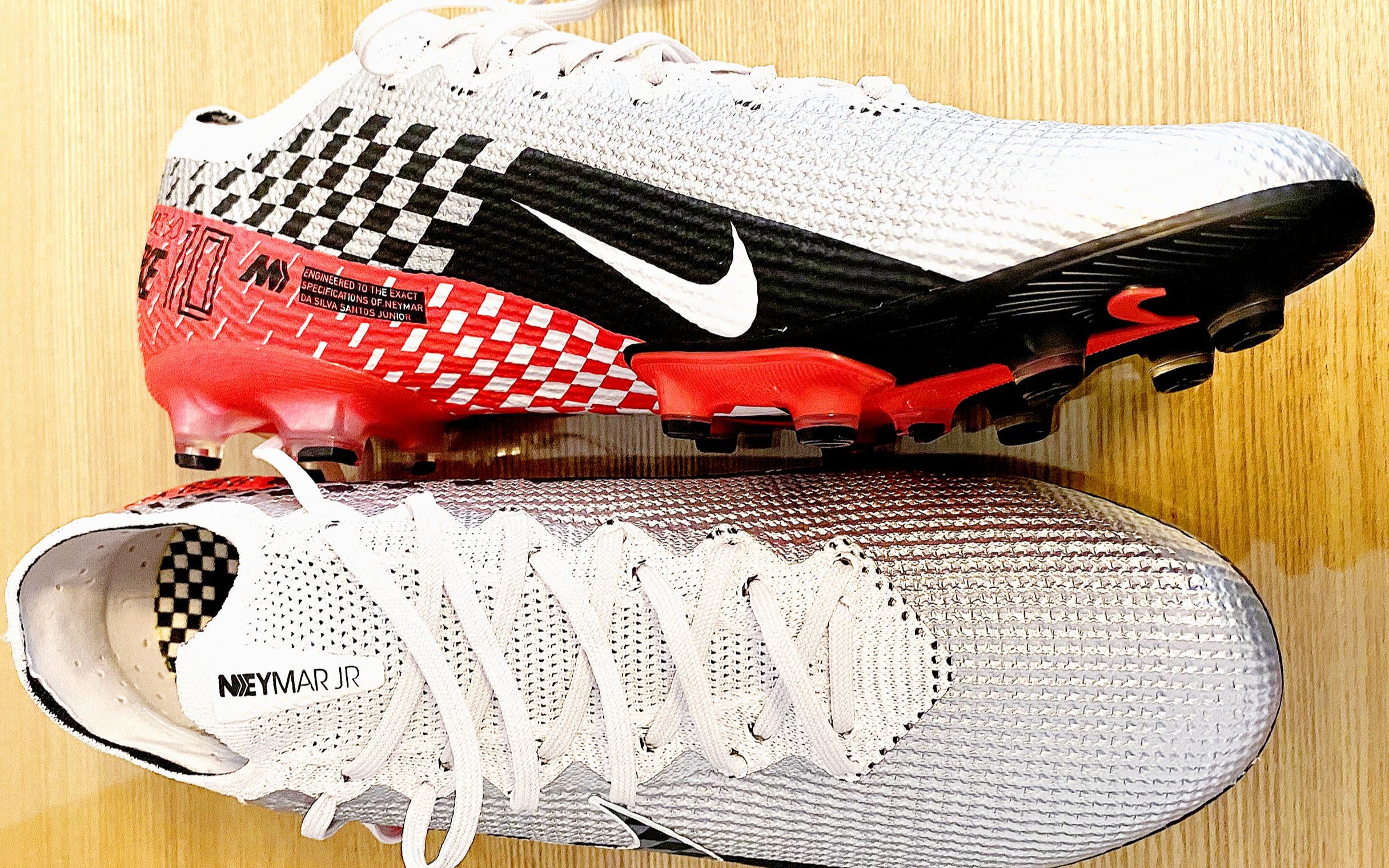 理论向刺客13顶配内马尔配色测评漫谈足球鞋选择与电梯球的关系