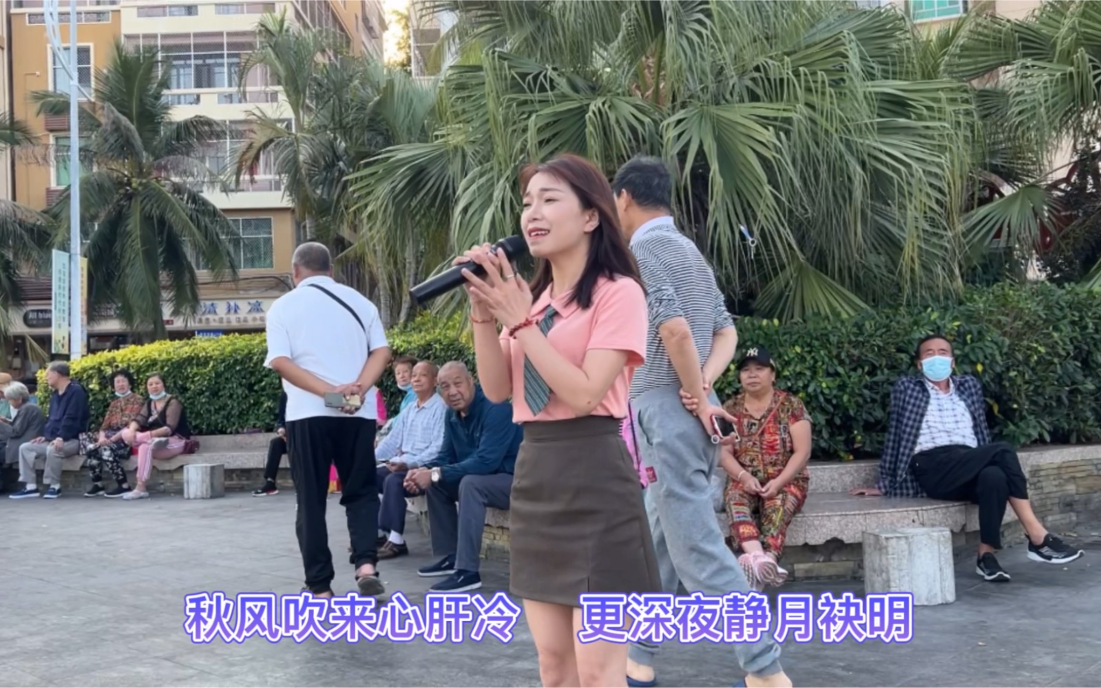 [图]街头女孩的人生会好吗，用心唱的《流浪的人生》