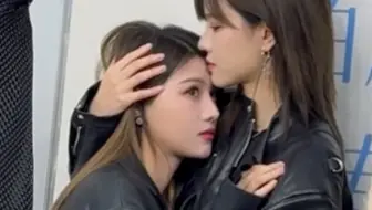 【柏里挑怡】朱朱靠在信誉怀里好娇啊