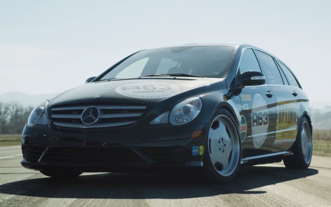 奔驰w251r级r63amgweistec机械增压直线加速挑战奥迪r8花絮机翻字幕敬