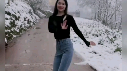 [图]雪天里的美女宝贝