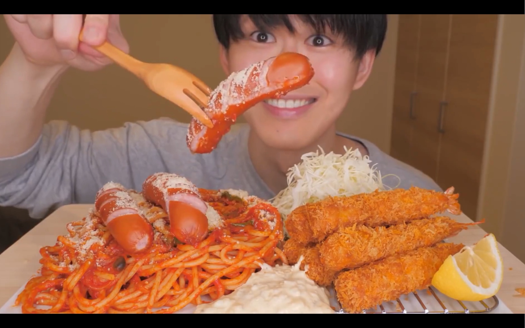 日本吃播:意大利面 香肠 炸虾_哔哩哔哩_bilibili
