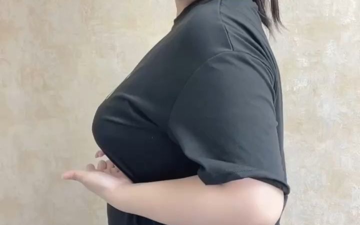 胸大夏季穿衣太显胖