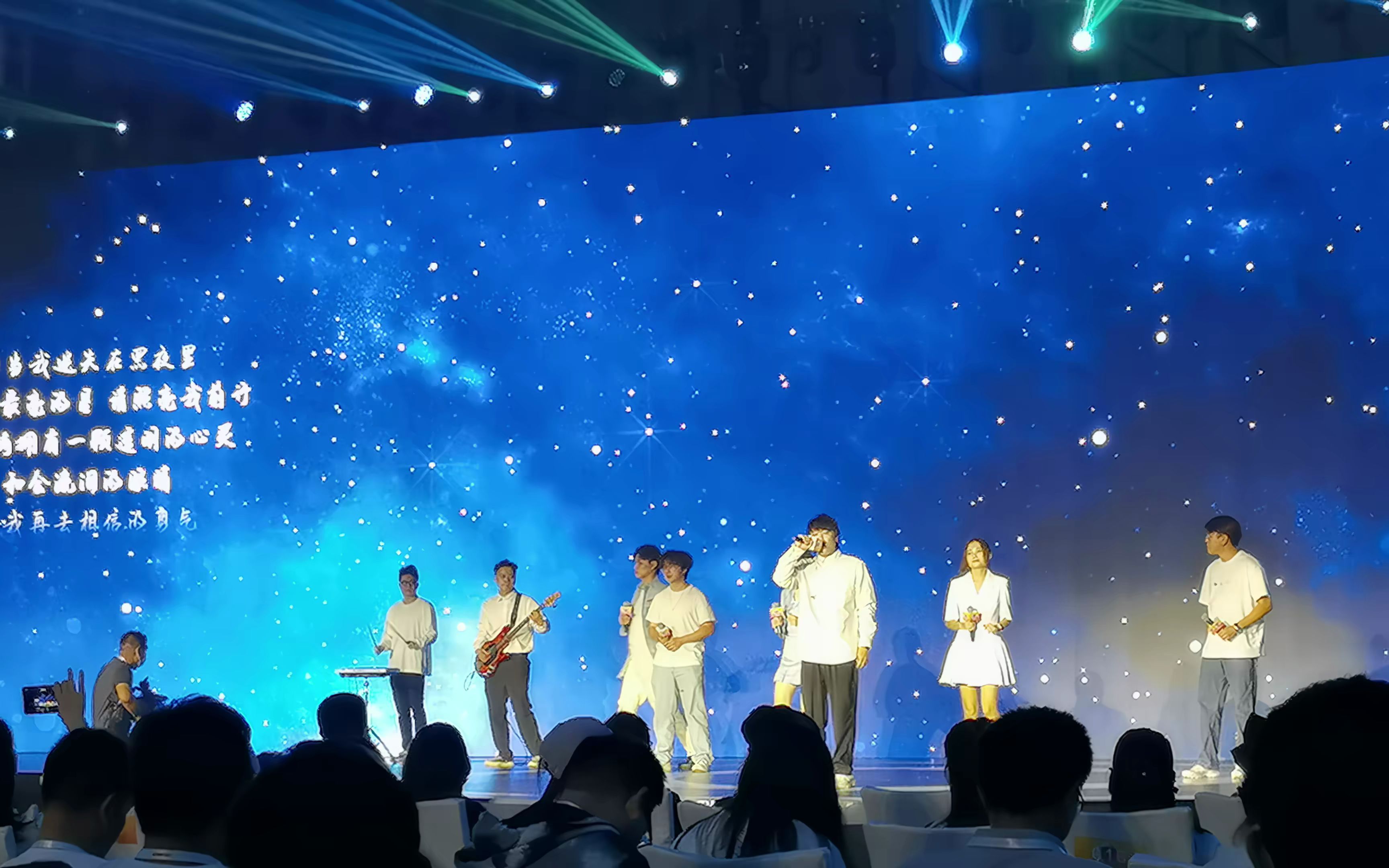 华为2021年花粉年会合唱及小提琴演奏《夜空中最亮的星》