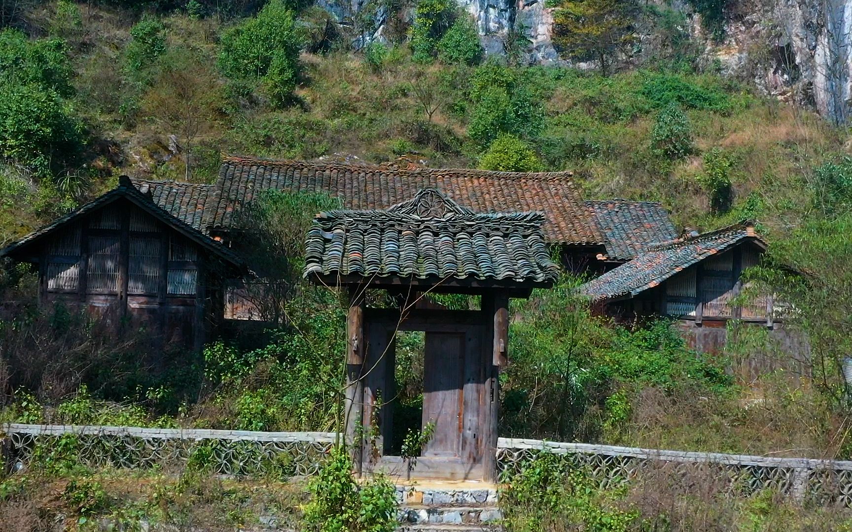 [图]300年前贵州一人家躲避战乱住进天坑，没想现在到还是这样子