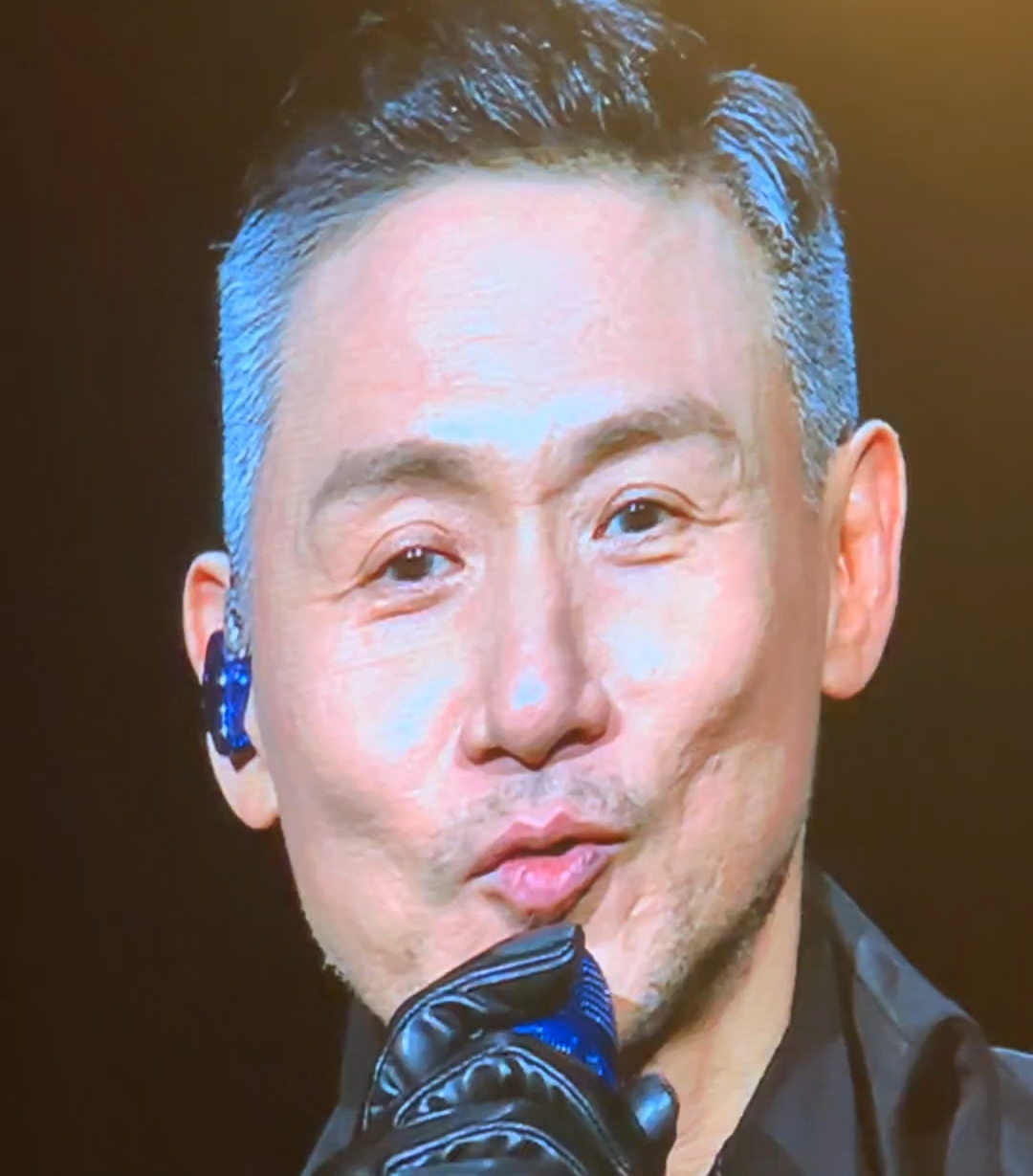 张学友60 再飙一字马