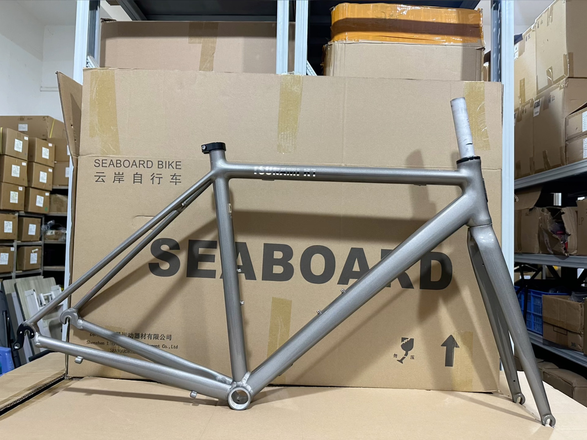 云岸公司tsunaml海啸r1入门公路车铝架铝叉700c车架