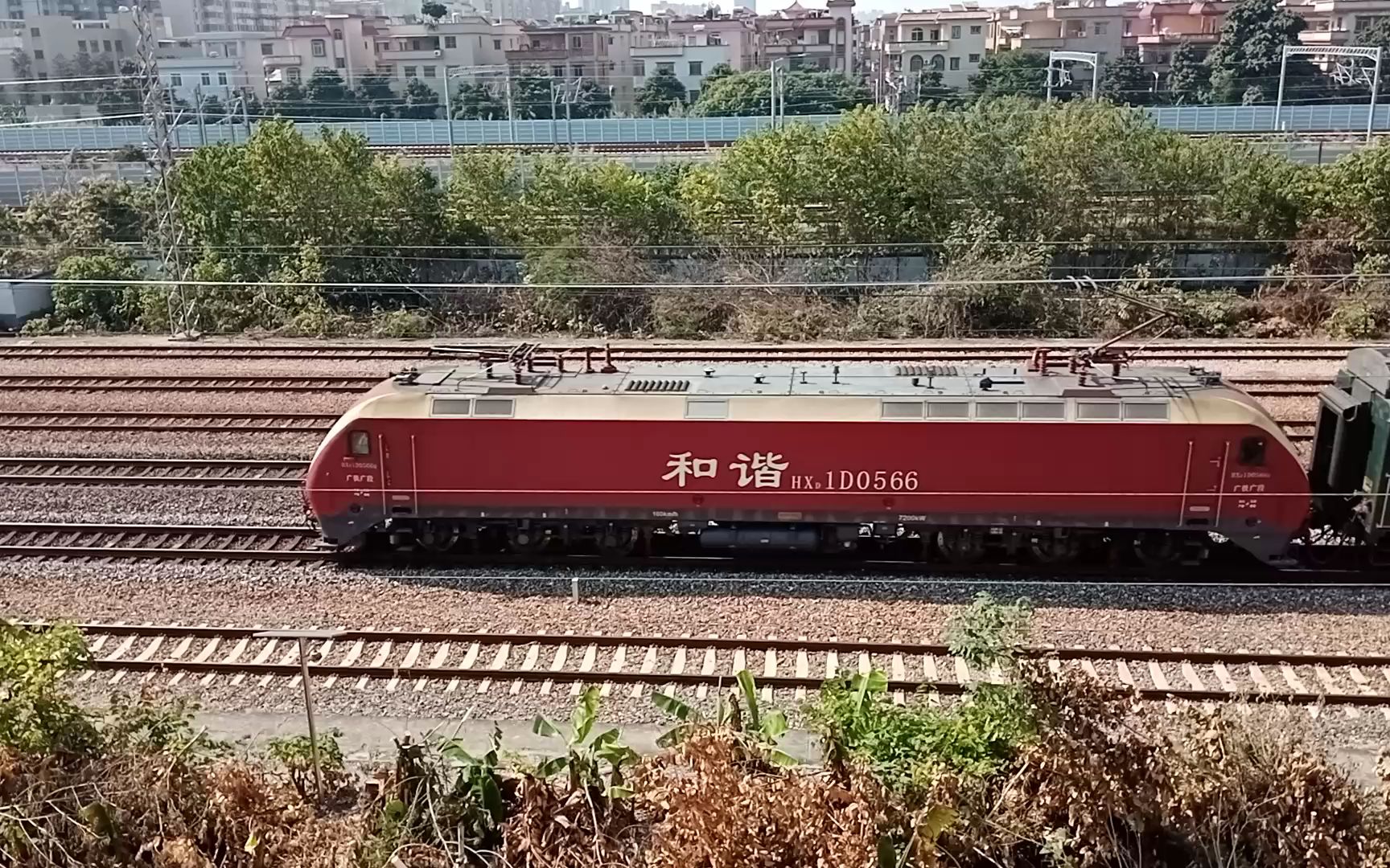 广铁广段hxd1d牵引k84次列车从广州北站通过