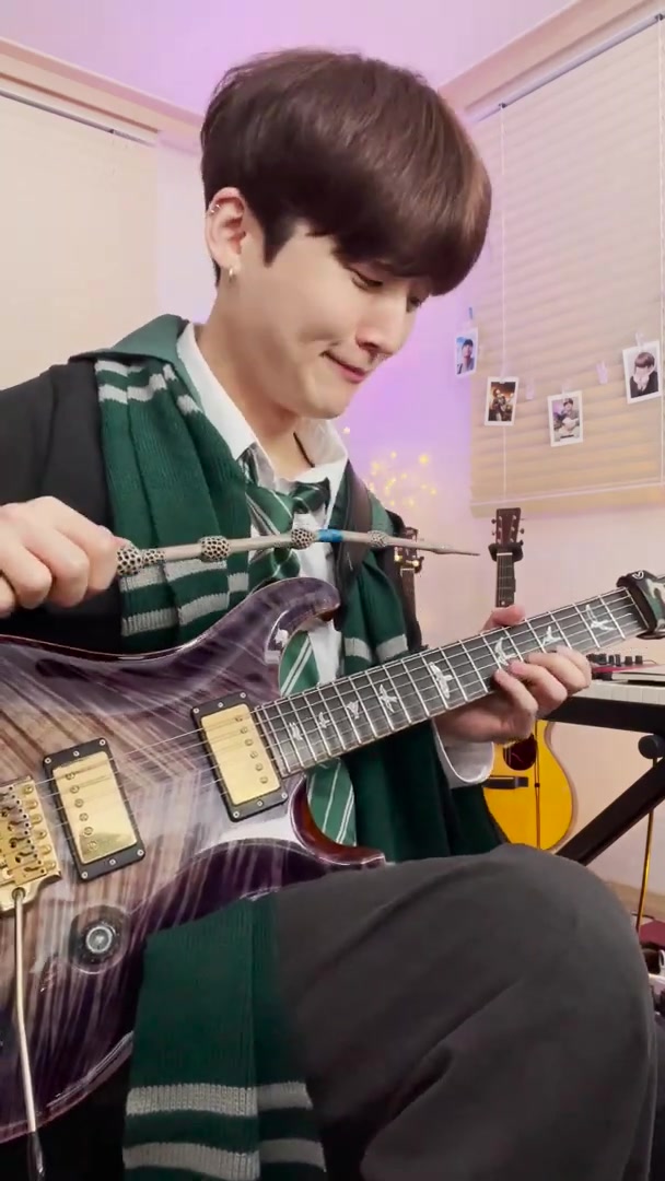 如果有一个吉他手在hungwat的魔法学校!(单手演奏)