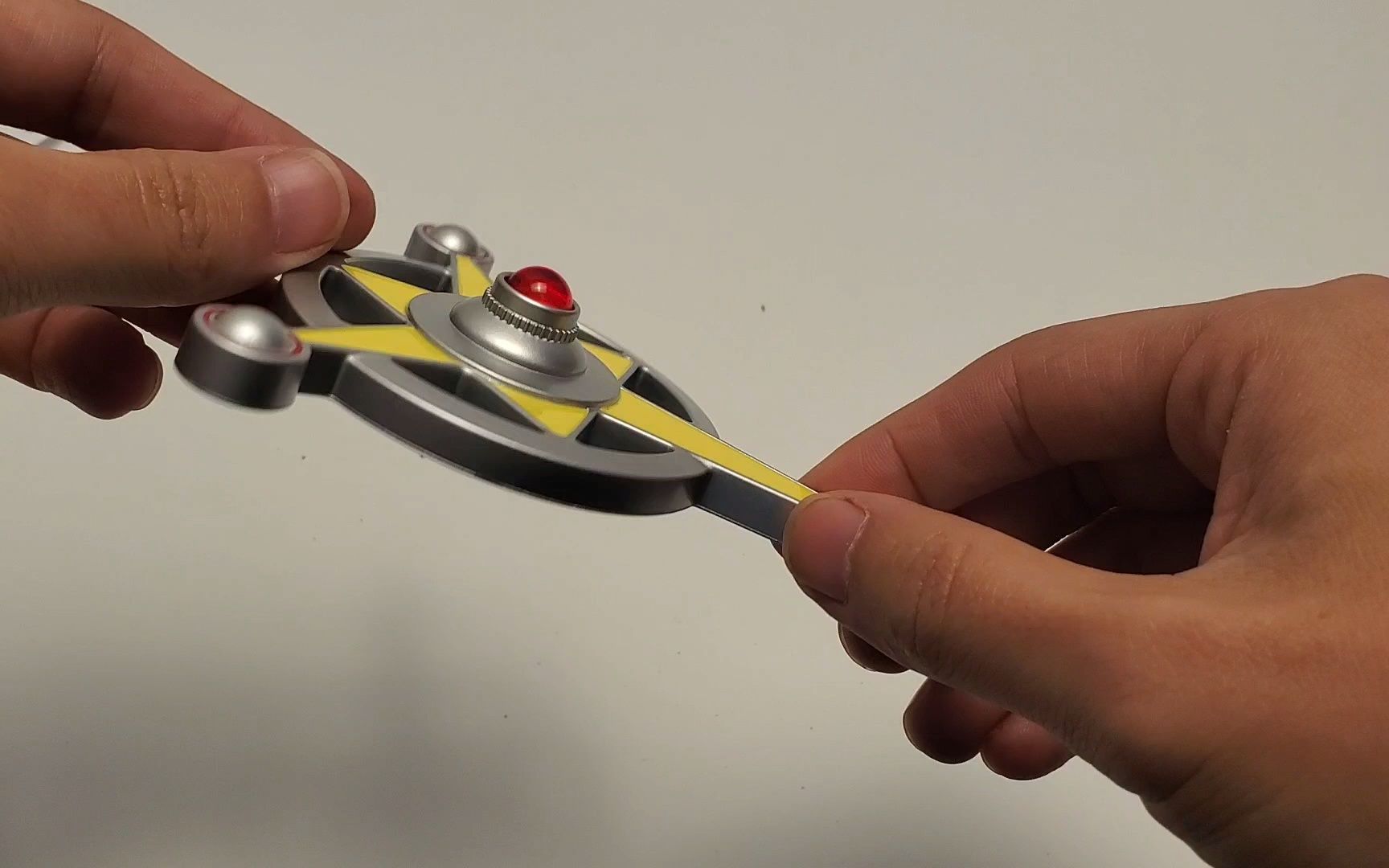 8元测评泰罗奥特曼变身器,魔王级盗版,还能发光发声!