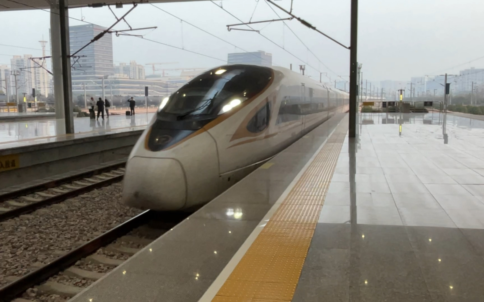 cr400bf3043,3037重联担当g7310次列车杭州东站十八道停车