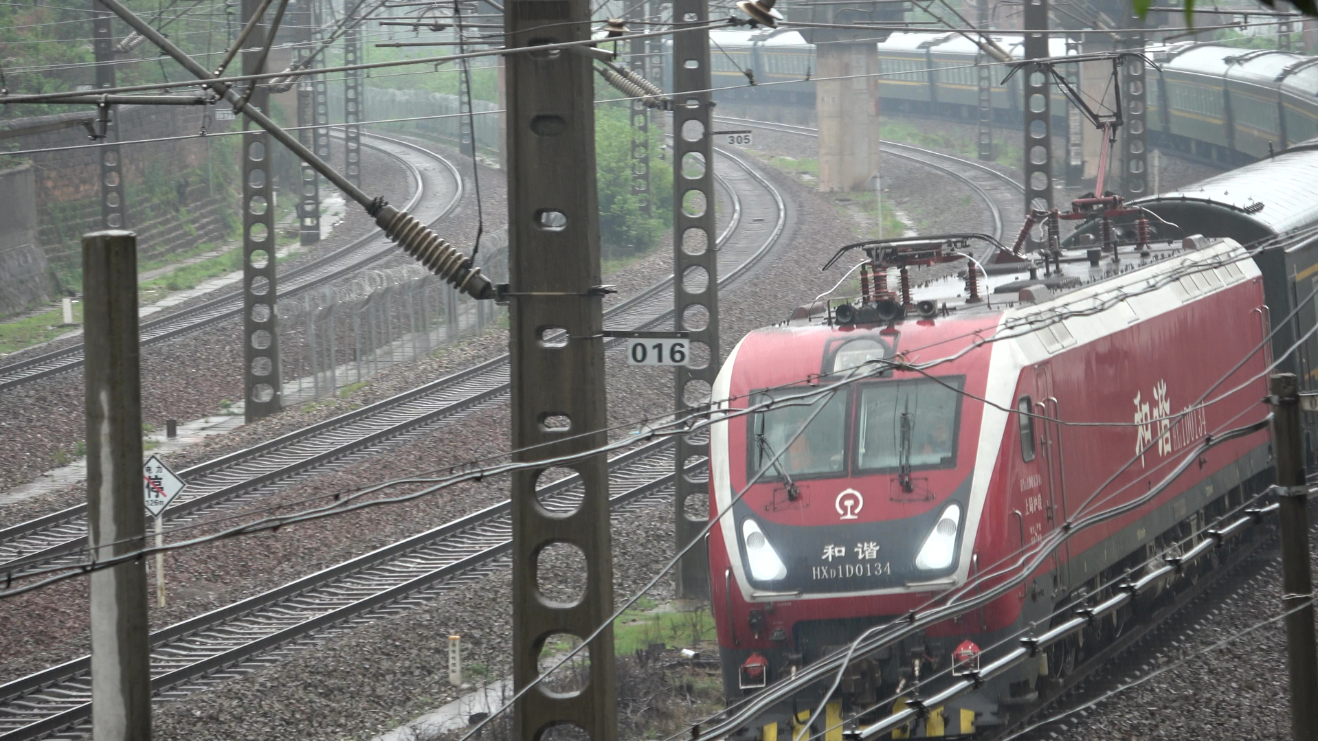 【浙赣铁路】(半废大弯道)暴雨拍车……hxd1d0134 上局沪段牵引k1075