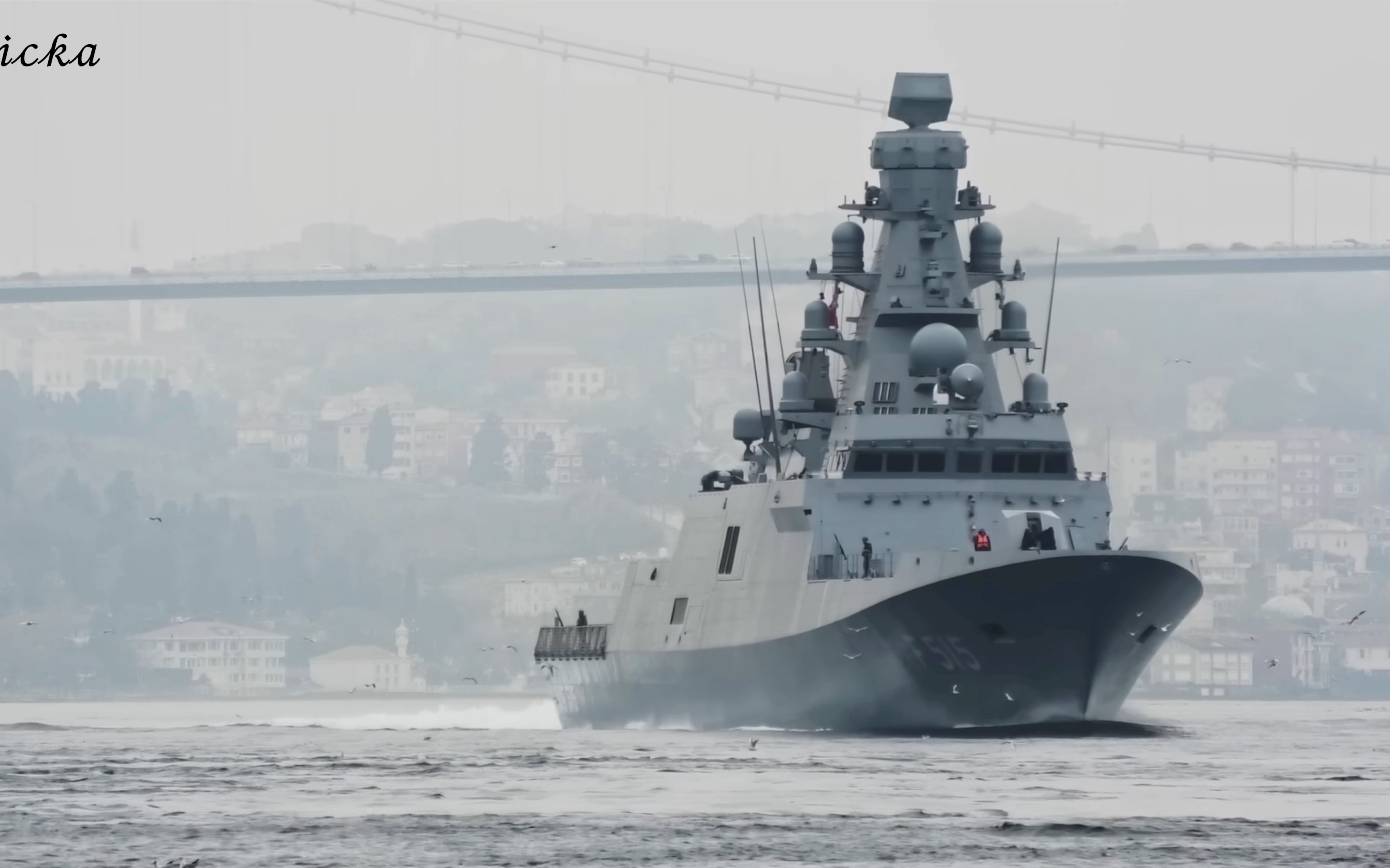 土耳其伊斯坦布尔号护卫舰(f515)进入黑海