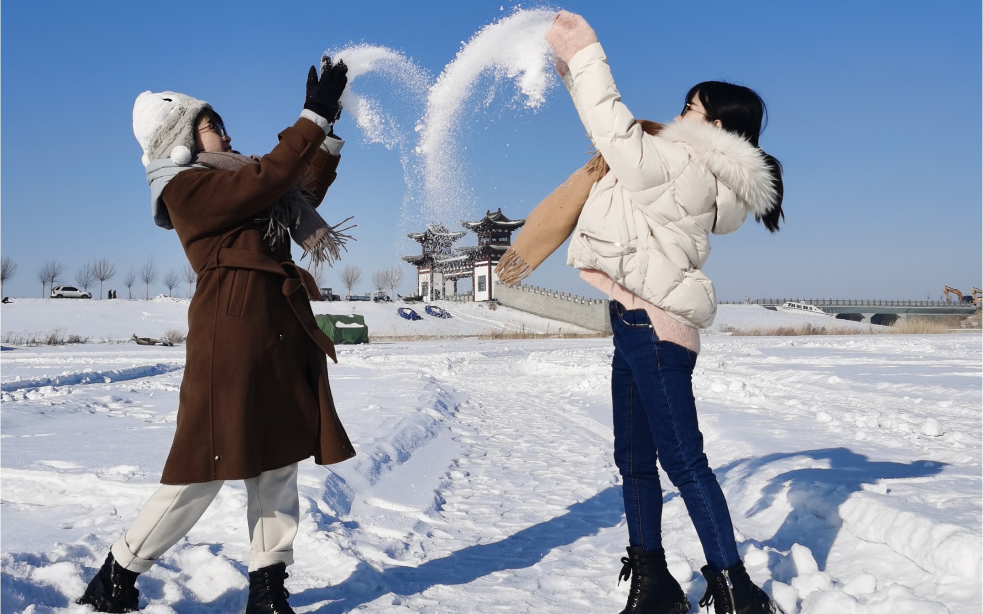 [图]嫩江玩雪—我们东北人都是活雷锋