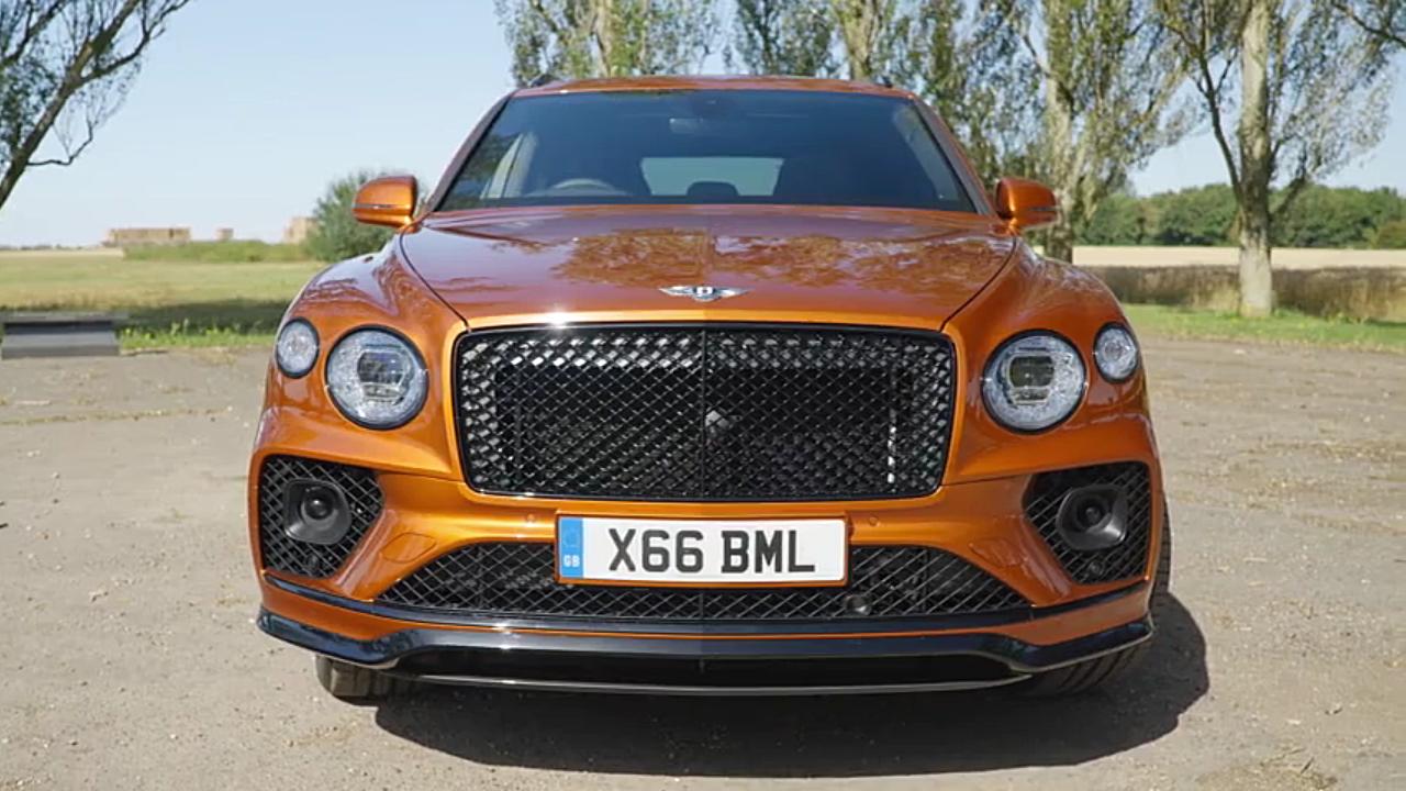 2021款宾利 新添越 道路测试