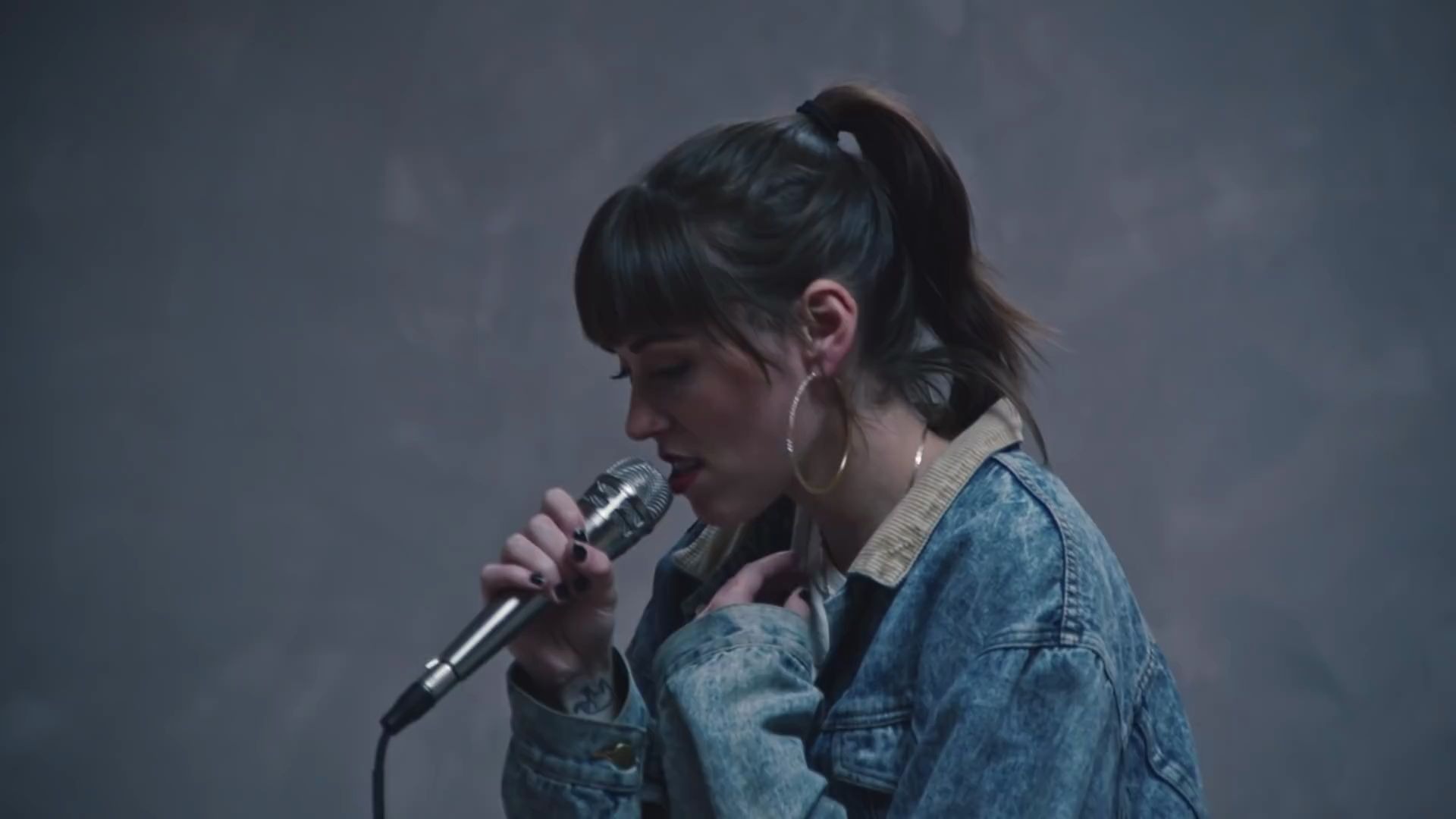 sasha sloan 《dancing with your ghost 》live performance_哔哩