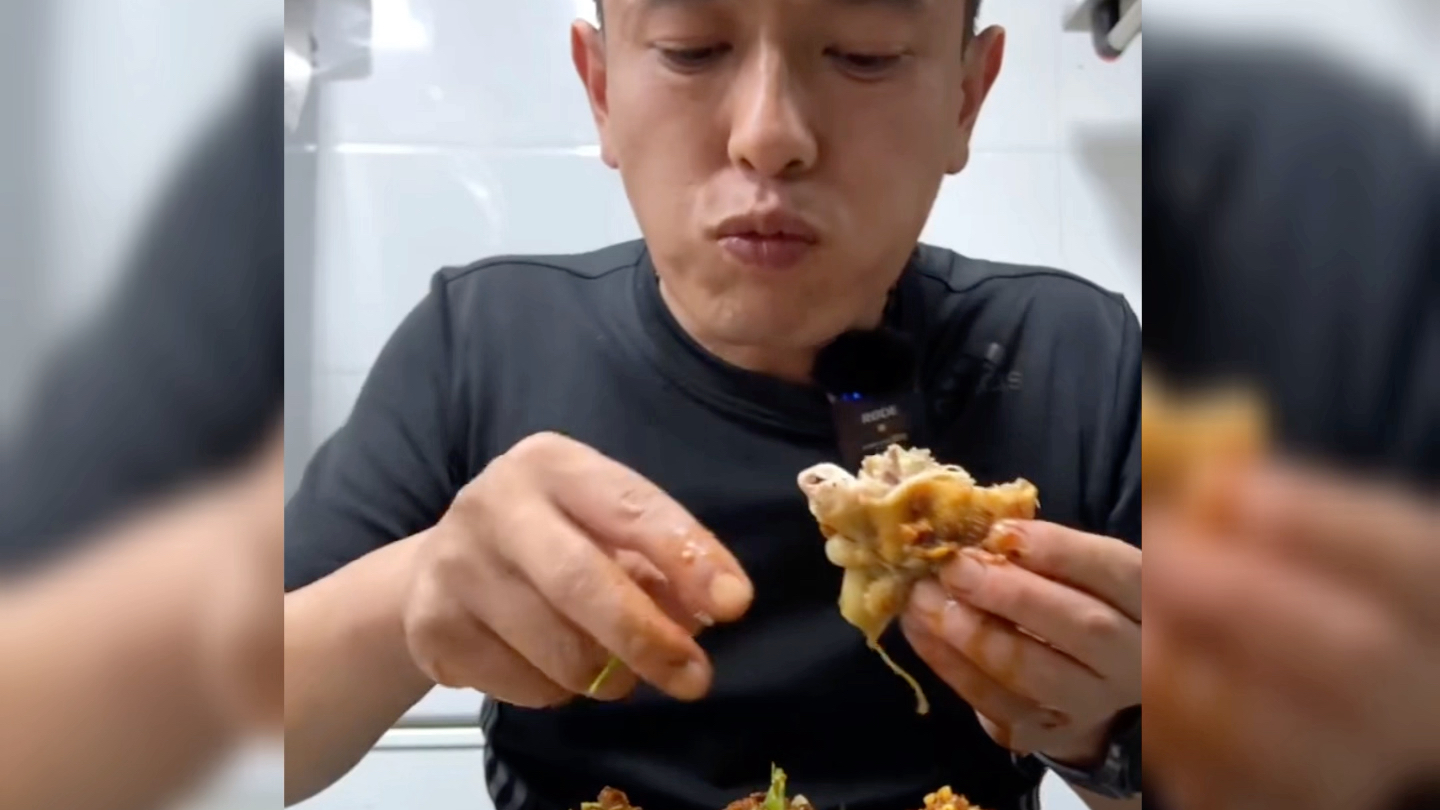 大胃王挑战三斤网红肚包肉看看是否能挑战成功?