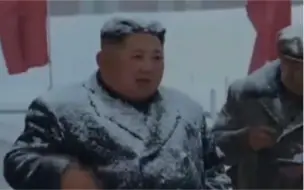 Download Video: 金正恩冒着大雪坚持去建筑工地视察，这背后的原因感动人心！