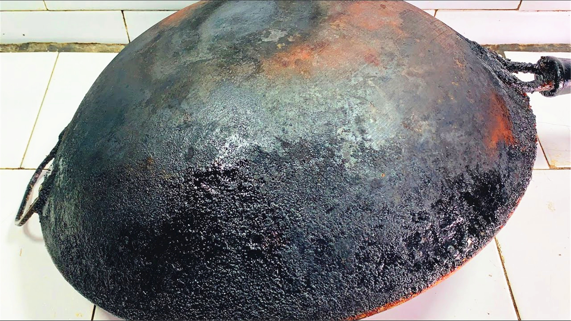 不管锅底油垢多脏多厚只要撒一把旧锅马上变新锅太厉害了