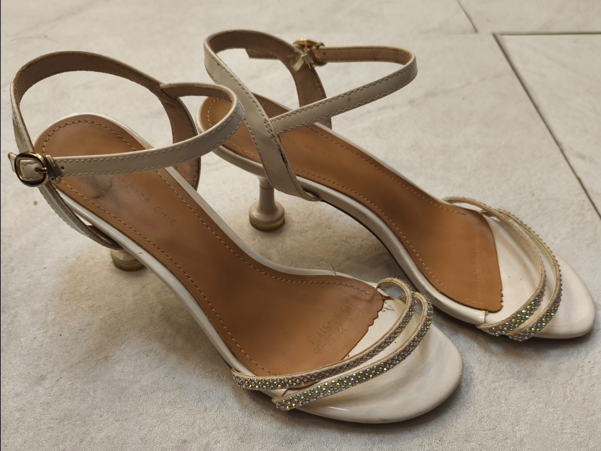 95后宝妈闲置高跟凉鞋