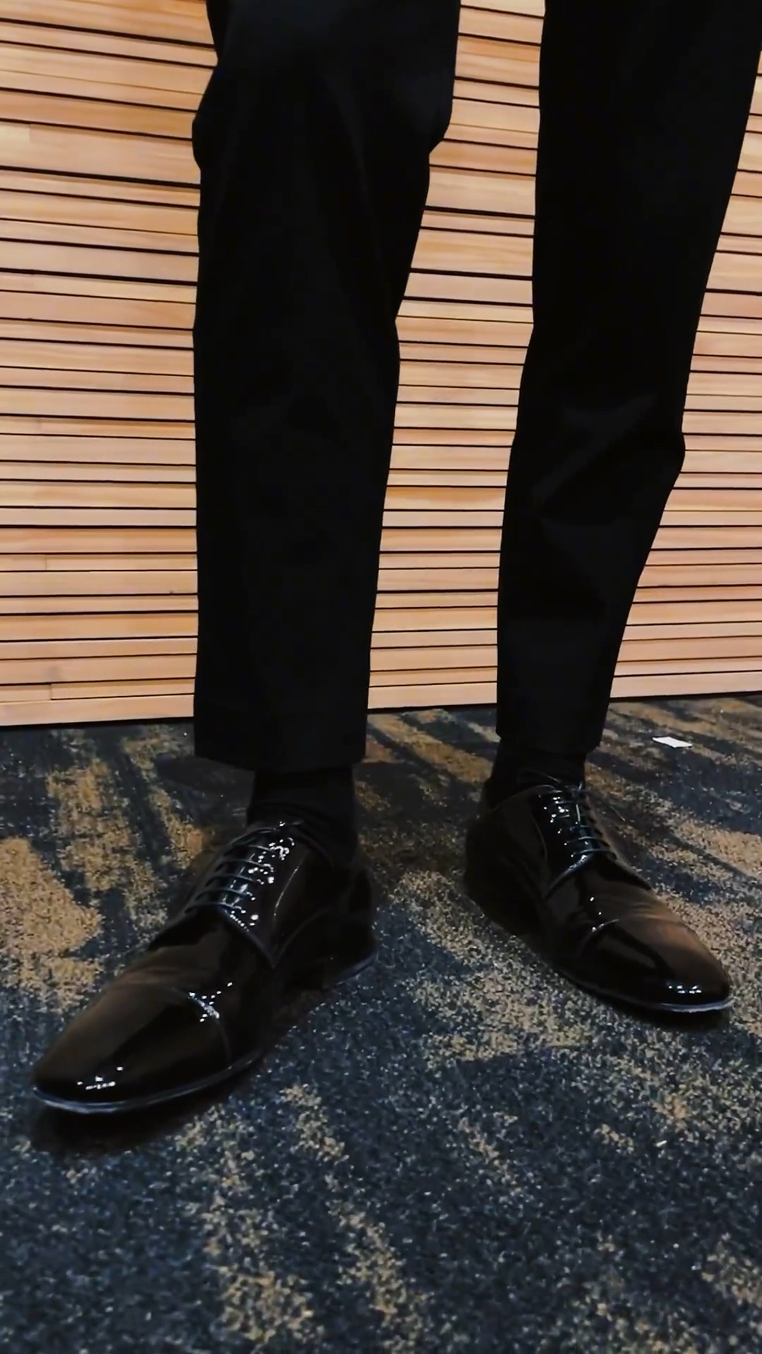 这套衣服是录什么啊好多次啦知道但是不拆穿喜极而泣纤细的脚踝黑皮鞋