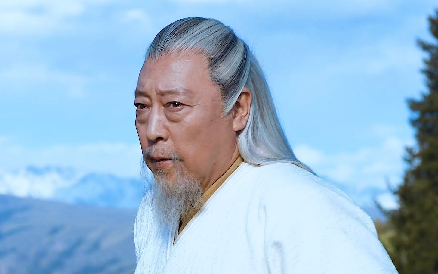 神符师颜瑟大战光明大神官卫光明!