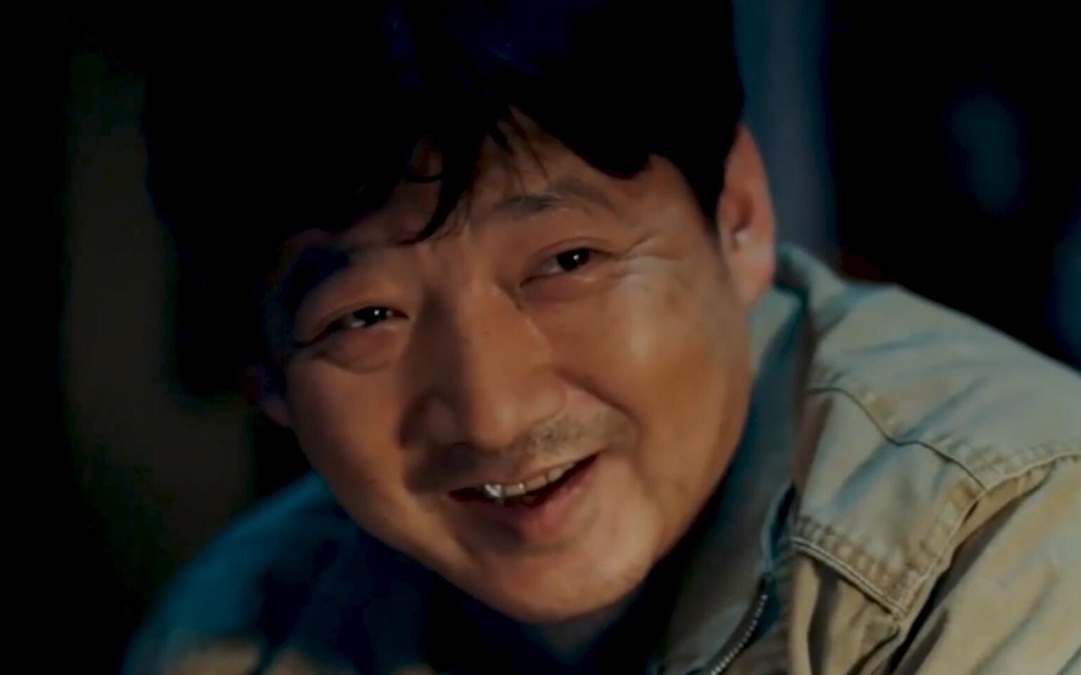 教科书式的演技:张晨光仅用一张饼演出一个故事,张子枫的细节太高明