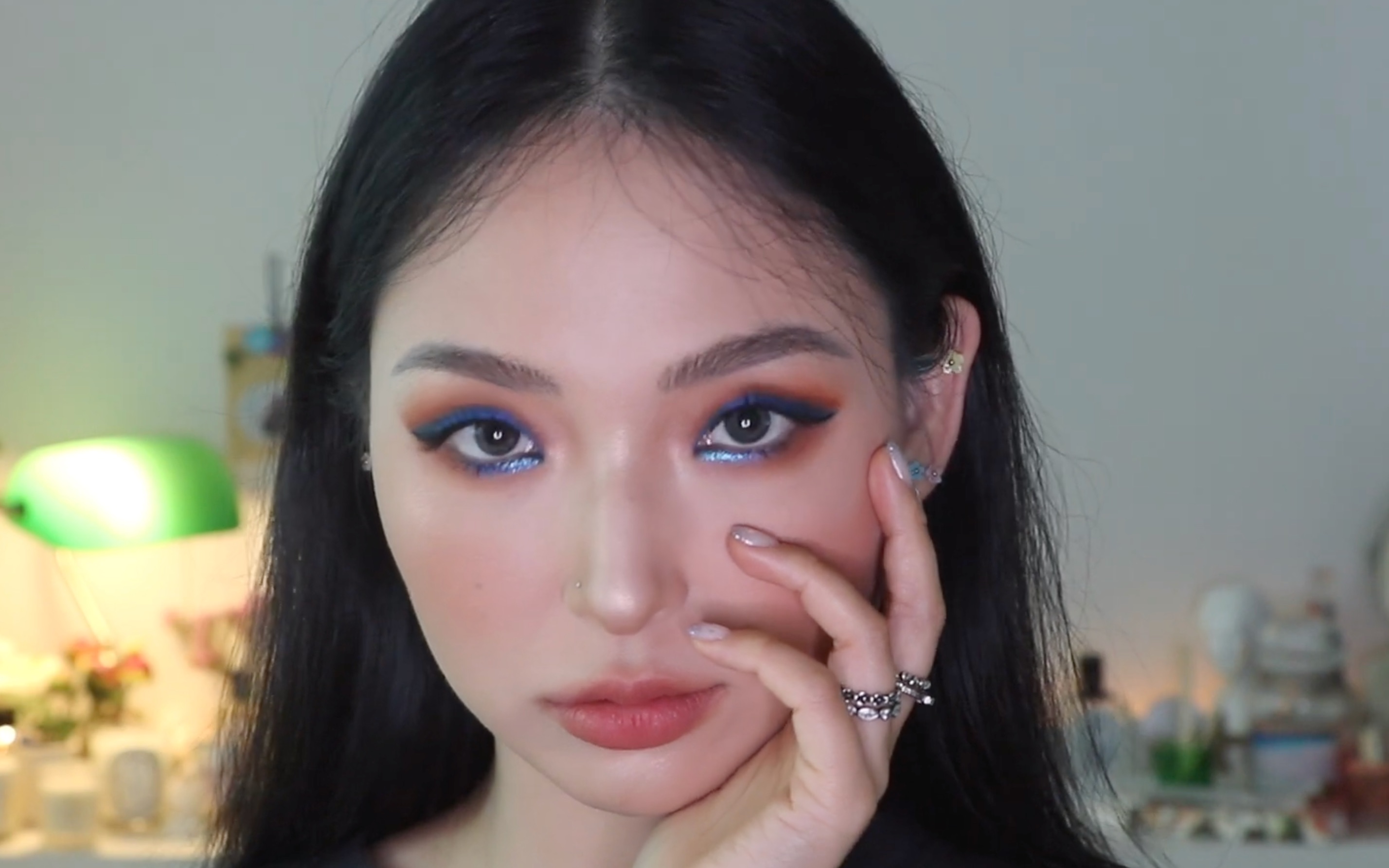 单眼皮韩国网红直播美妆博主挑战夏日蓝色眼妆_哔哩哔哩_bilibili