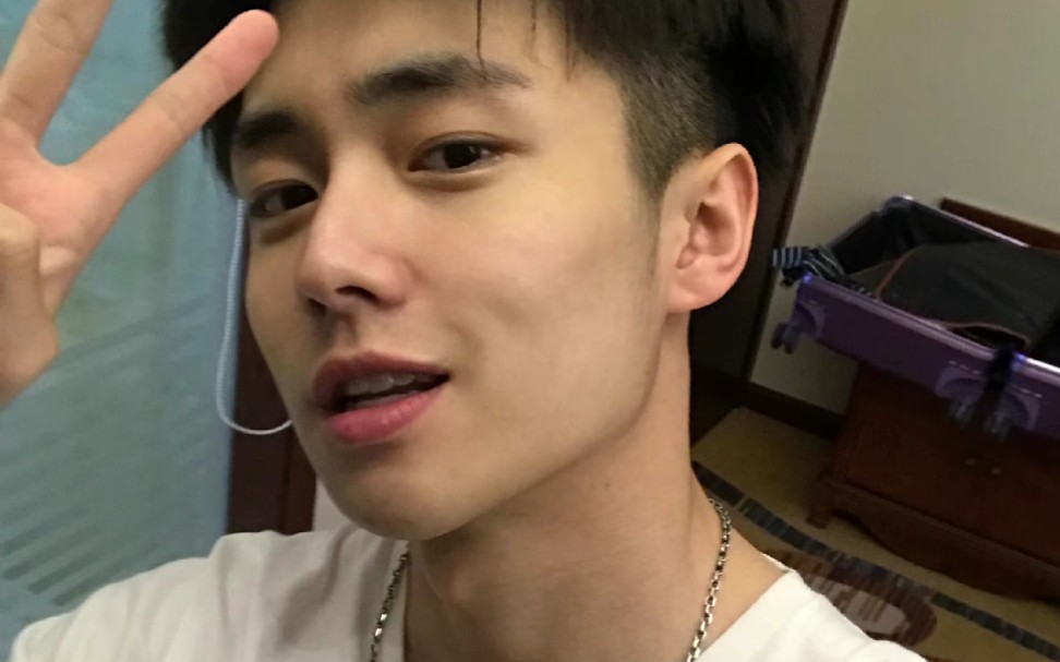 活动  在线为大家翻牌沙雕帅哥的中二症视频合集,翟子路宝妥妥的一个