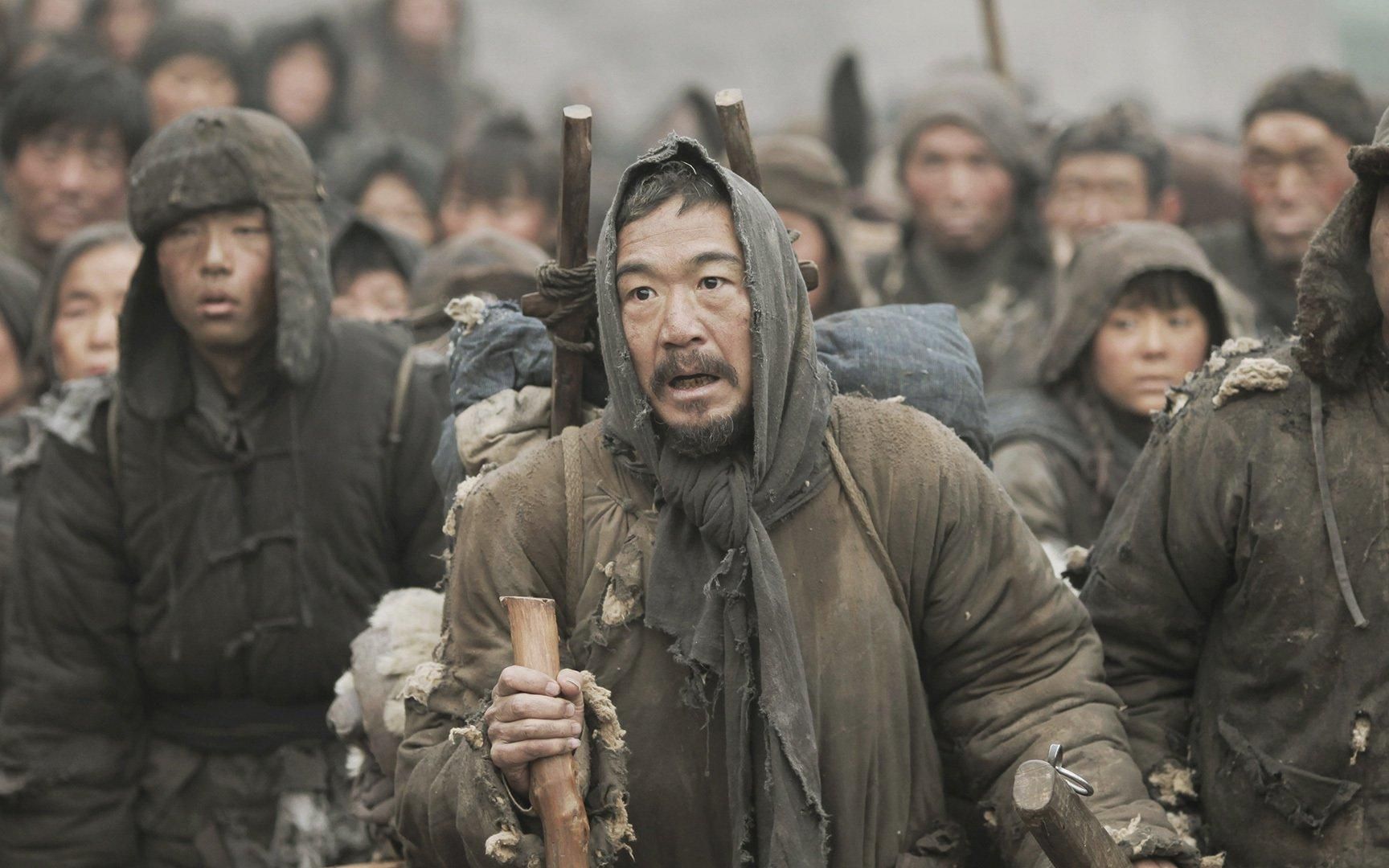 1942年河南大饥荒,三百万人活活饿死,冯小刚最被低估的一部电影