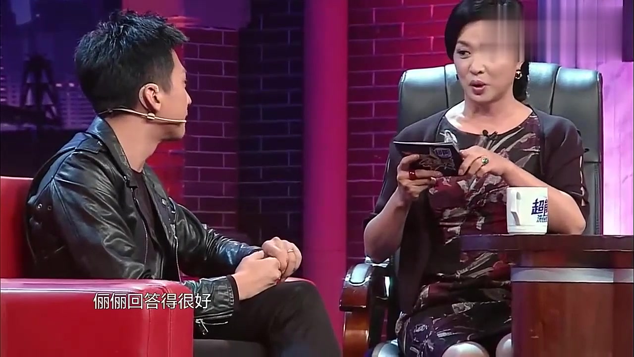 是否在喜剧演员方向,邓超表示重心在喜剧,但是个演员