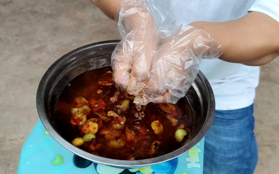 院子里掉了好多野枇杷做一碗四川冰粉纯天然的老方法