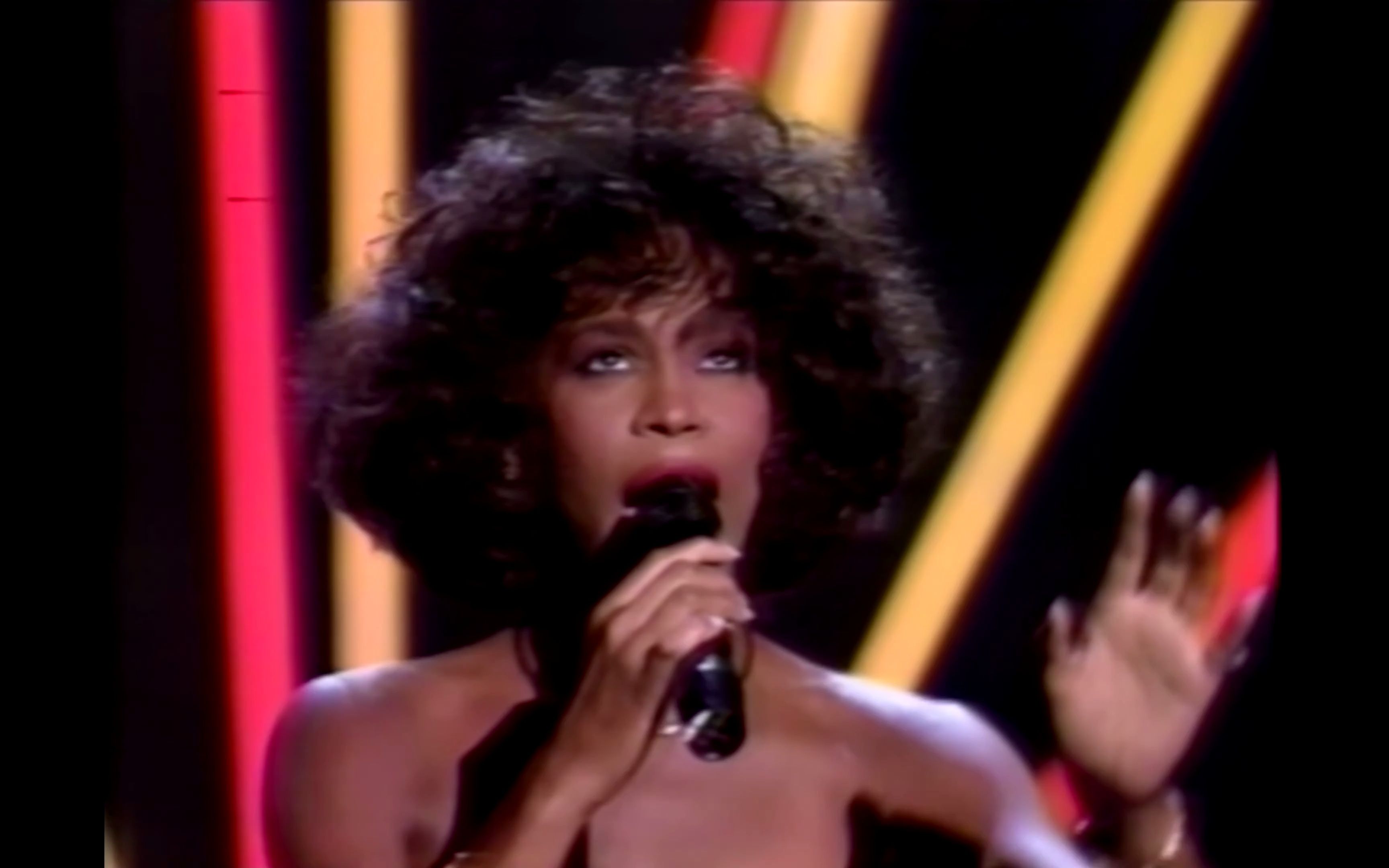 [图]Whitney Houston - Where Do Broken Hearts Go Live in AMA's 1988 4K