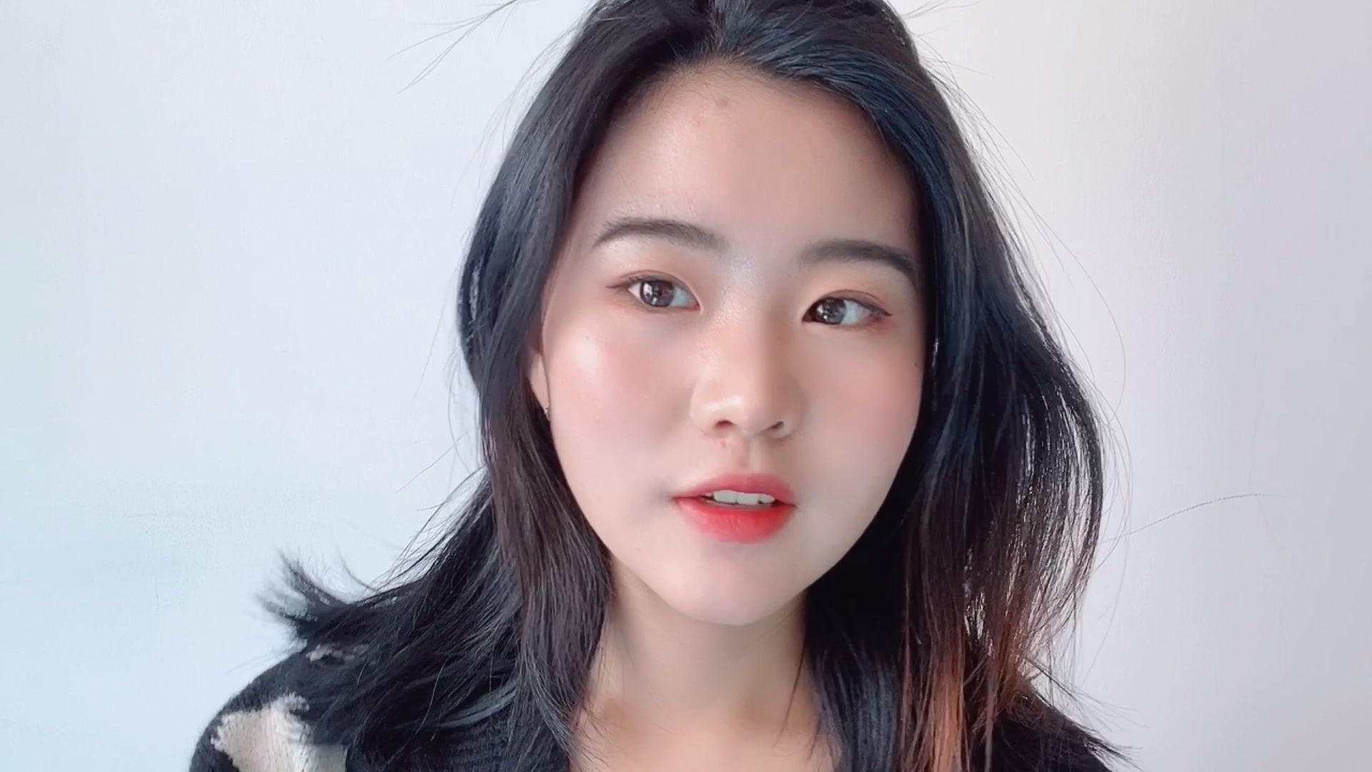 女大学生纯素颜和化妆后对比网友直呼判若两人这差别也太大了