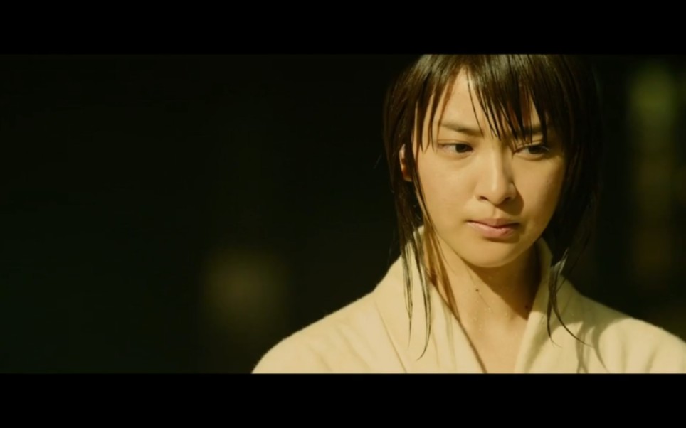 美女被一刀刺穿#剑心使出飞天流奥义