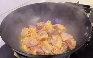 Tải video: 大厨教你生炒鸡的方法，注意4个秘诀，鸡肉鲜嫩又入味，还不粘锅