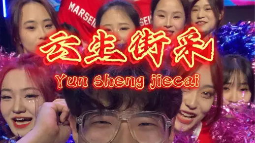 奖杯我是拿到了，但是为啥有个穿制服的拉着我不让走？