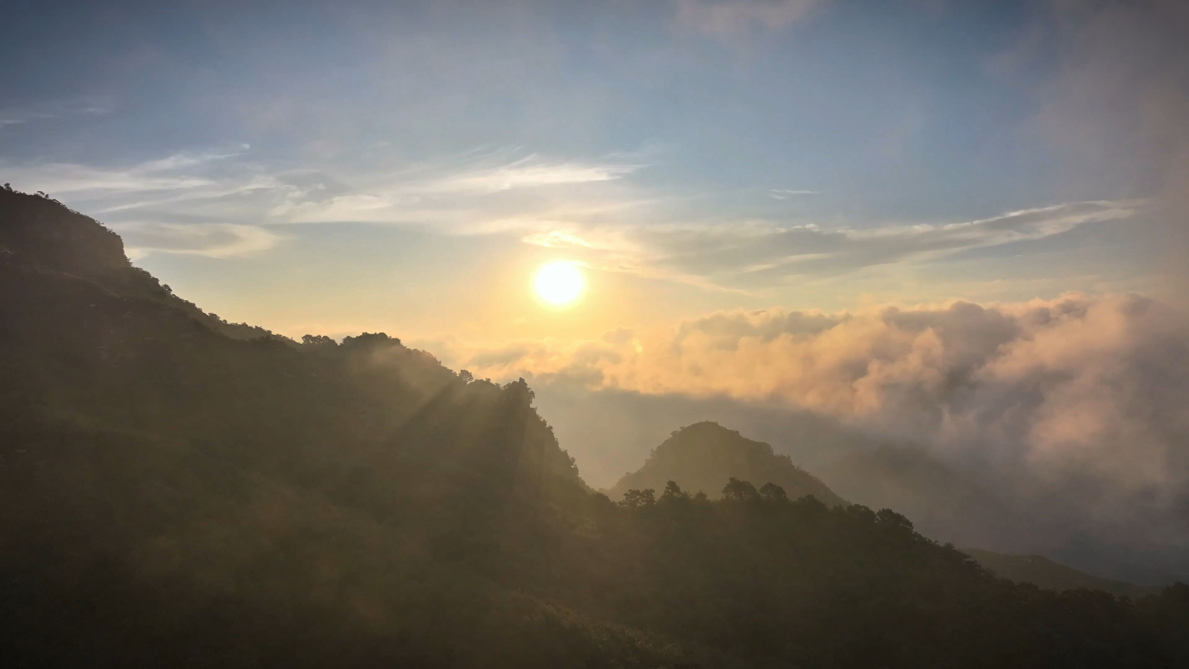 【航拍摄影】拨云见日,穿云拍朝阳,dji mavic3 pro