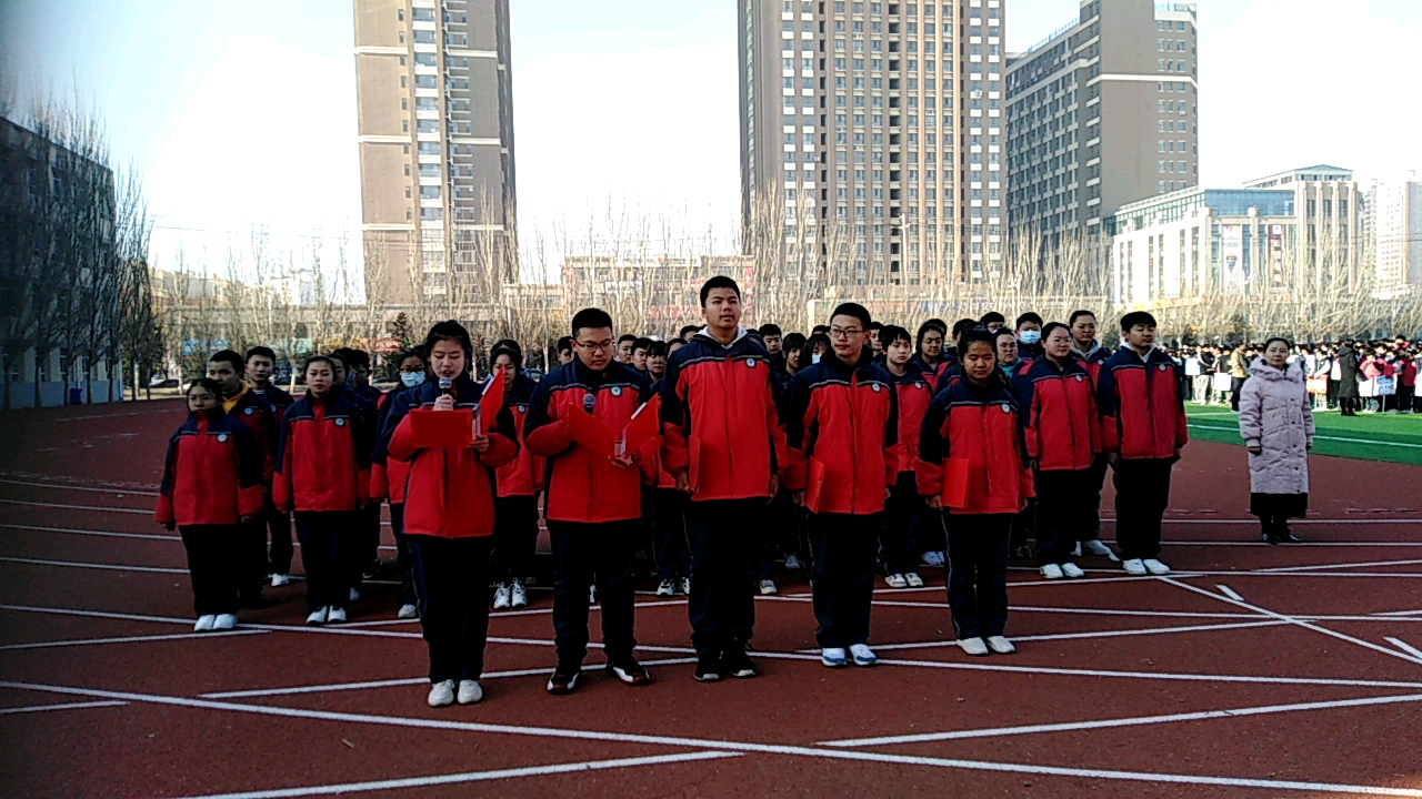 [图]巴彦淖尔市第二中学 初三三班在国旗下演讲 我有健康的体魄，我有聪明的头脑。天生我材必有用，我要在老师的帮助下，父母的期待下，刻苦学习，发愤向上，用自信奠基...