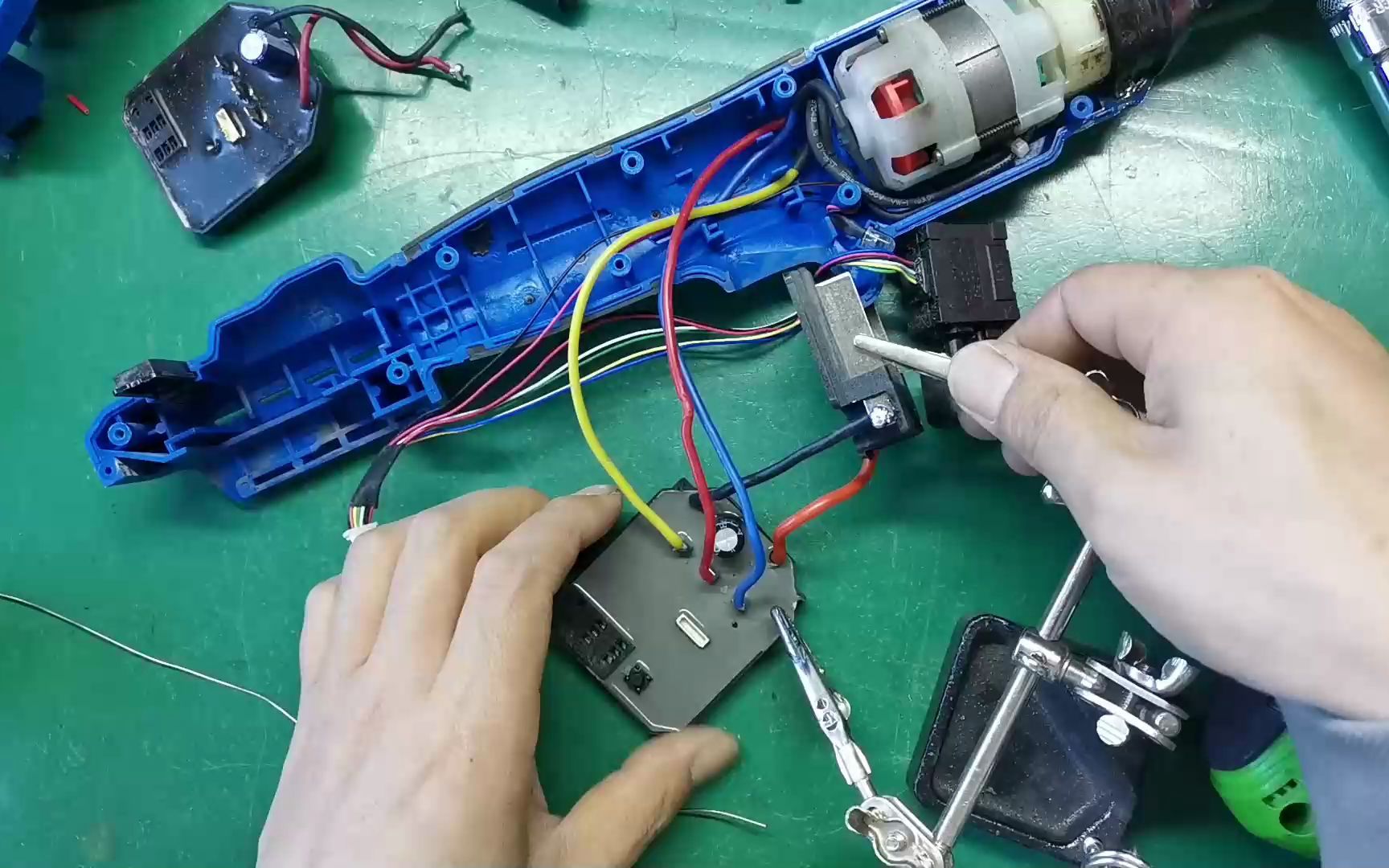 锂电池棘轮扳手维修!大家猜试哪里坏了