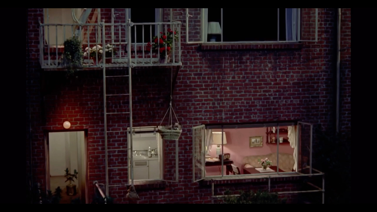 希区柯克电影后窗中用到歌剧martha中咏叹调mappari恍如一梦的旋律