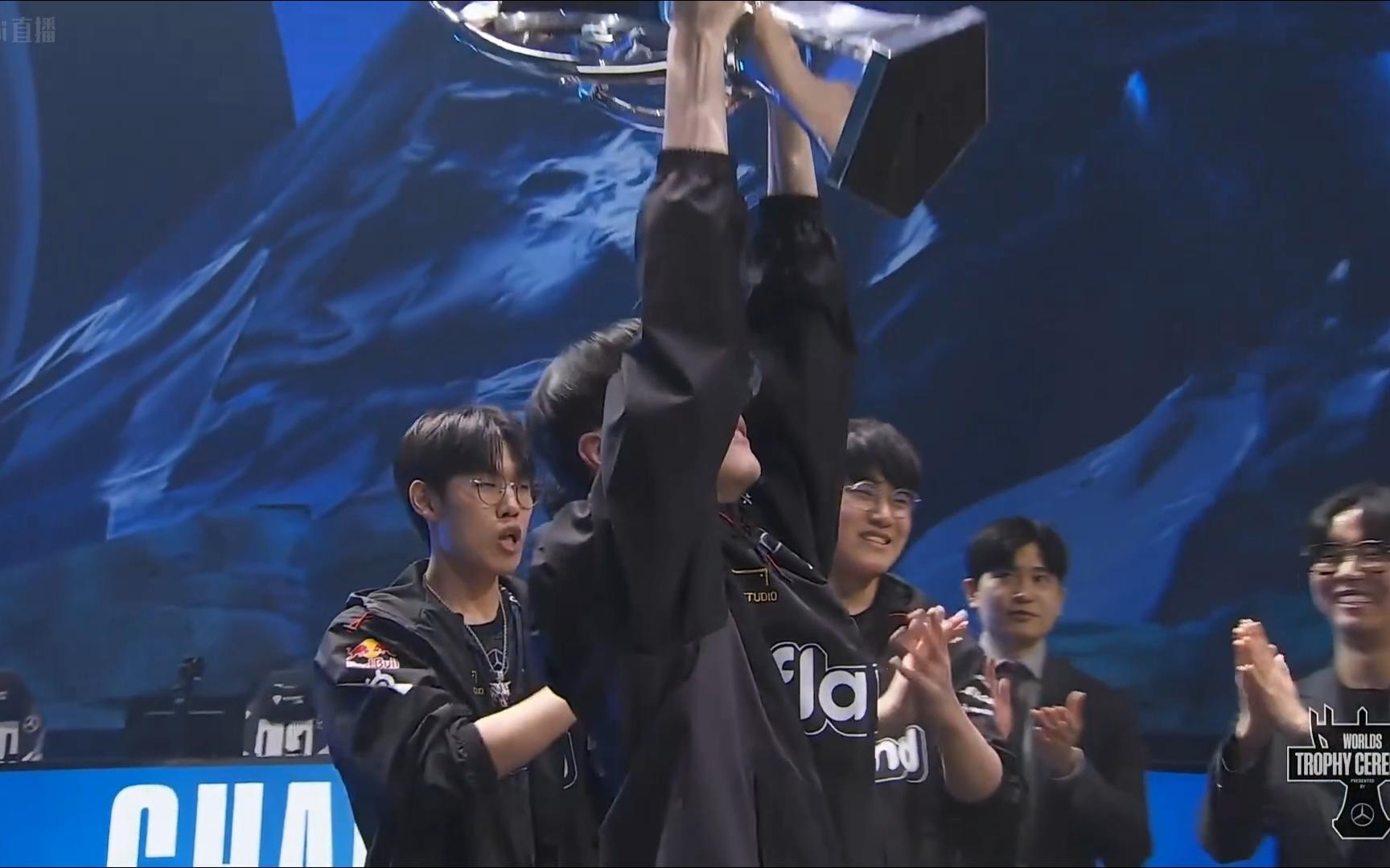 我的第四座奖杯要献给我的队友!faker四冠王!t1零封wbg夺冠!