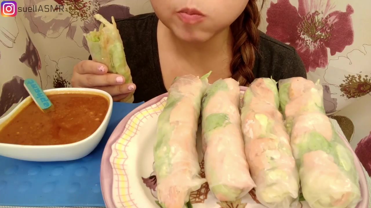 【suell asmr】【咀嚼音】suell姐吃美味的三文鱼春卷!