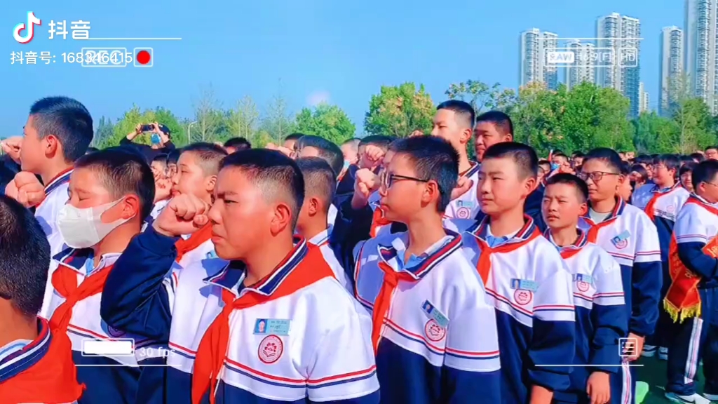 菏泽市牡丹区第二十二初级中学2021年10月13日高举队旗跟党走 争做新